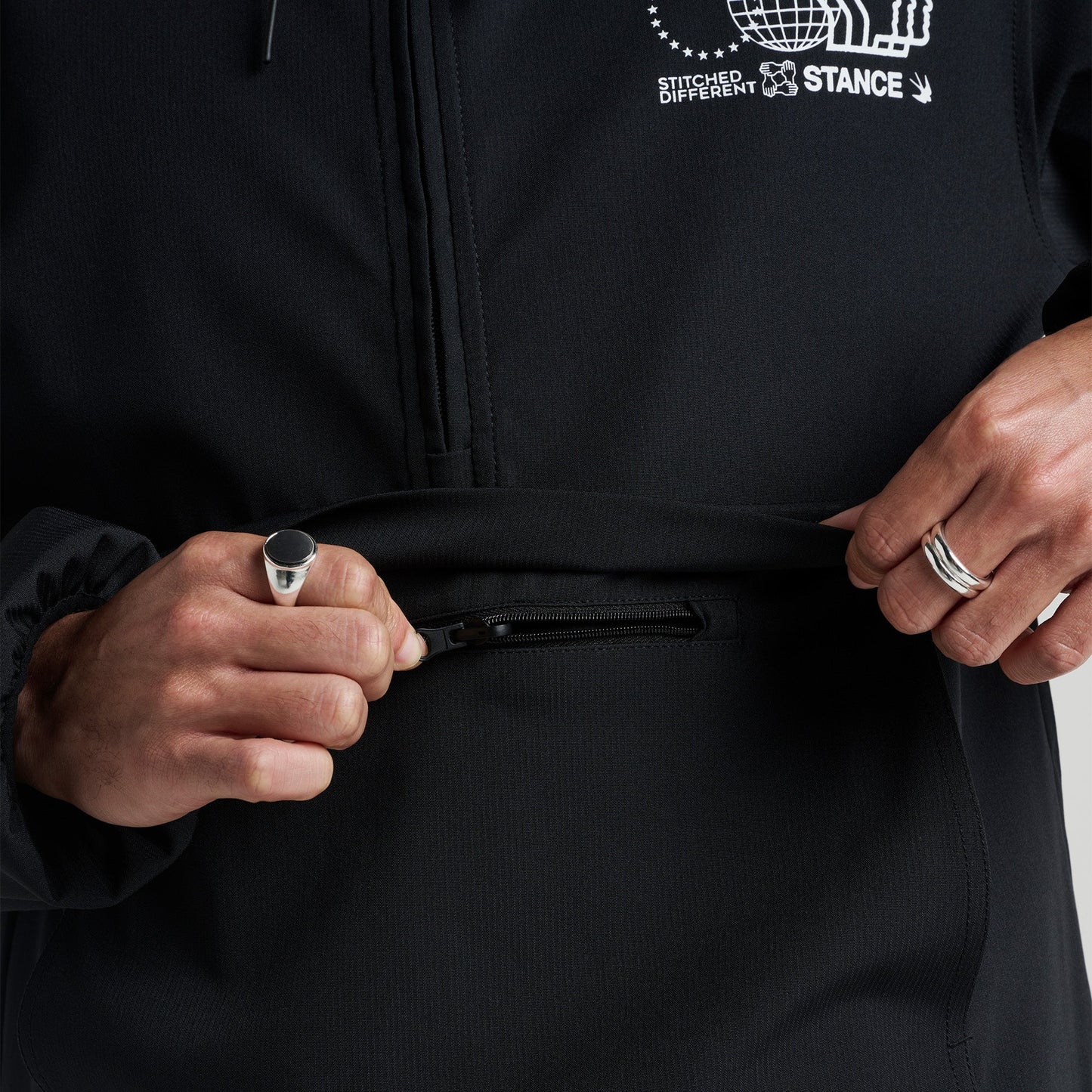 Stance Complex Anorak Black |model